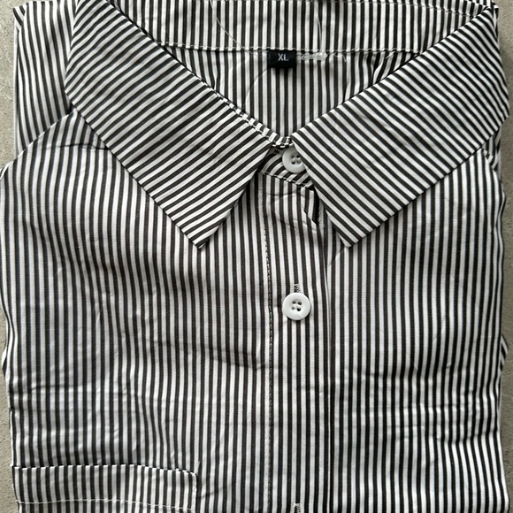 Striped Black and White Button-Up Shirt size XL  NWT - Picture 2 of 7